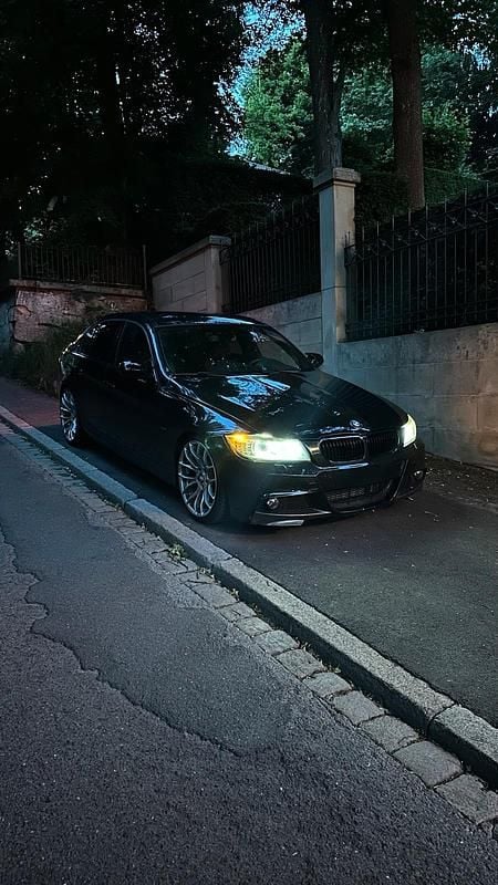 Schwarz Gebraucht 2011 BMW 330 M Sport Limousine | 12.500 € - Bild 1/4