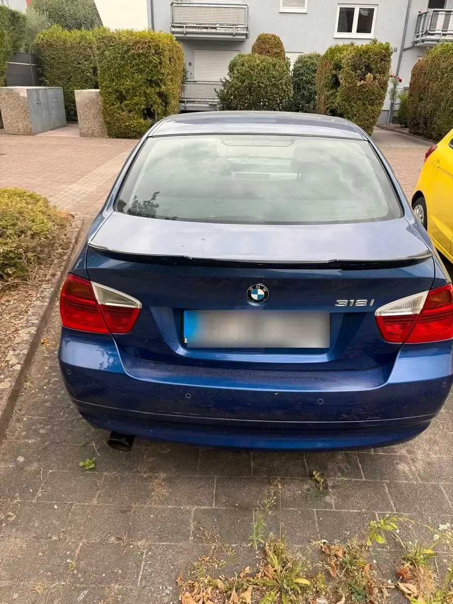Gebraucht BMW 318 150 PS (110 kW) 2011 Blau Limousine