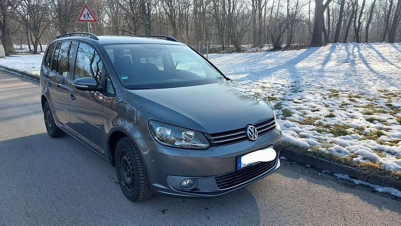 Grau Gebraucht 2010 VW Touran Comfortline Van / Kleinbus | 7.200 € (Fairer Preis) - Bild 1/4