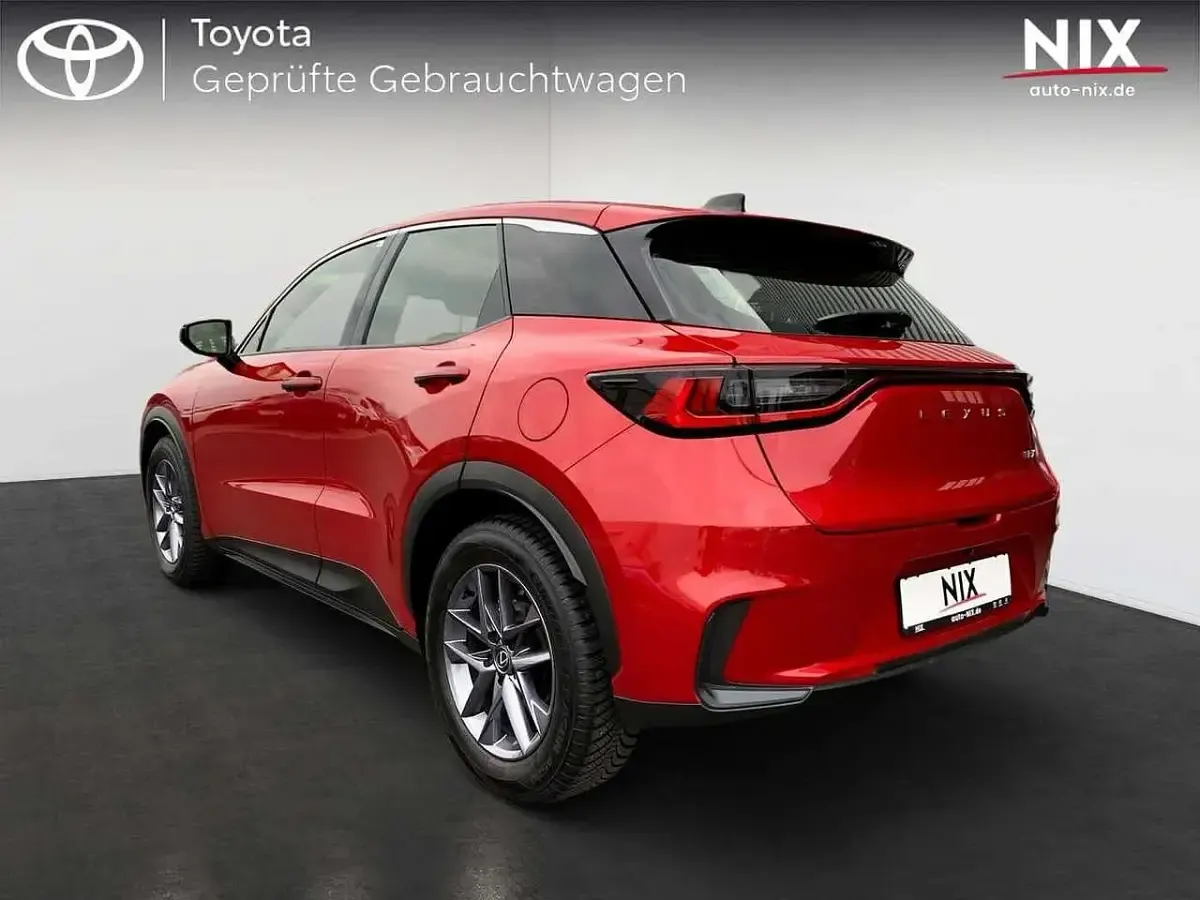 Gebraucht Lexus LBX 136 PS (100 kW) 2024 Karminarot SUV