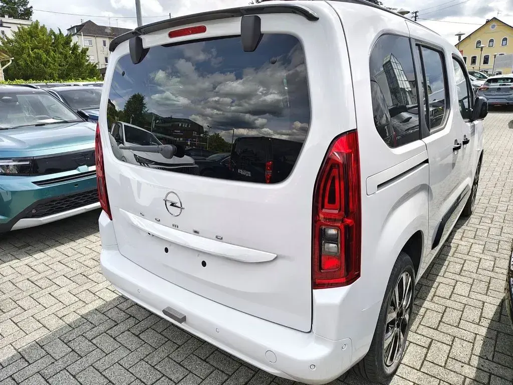 Neu Opel Combo-e Life 100 kW (136 PS) 2026 Weiss Van / Kleinbus