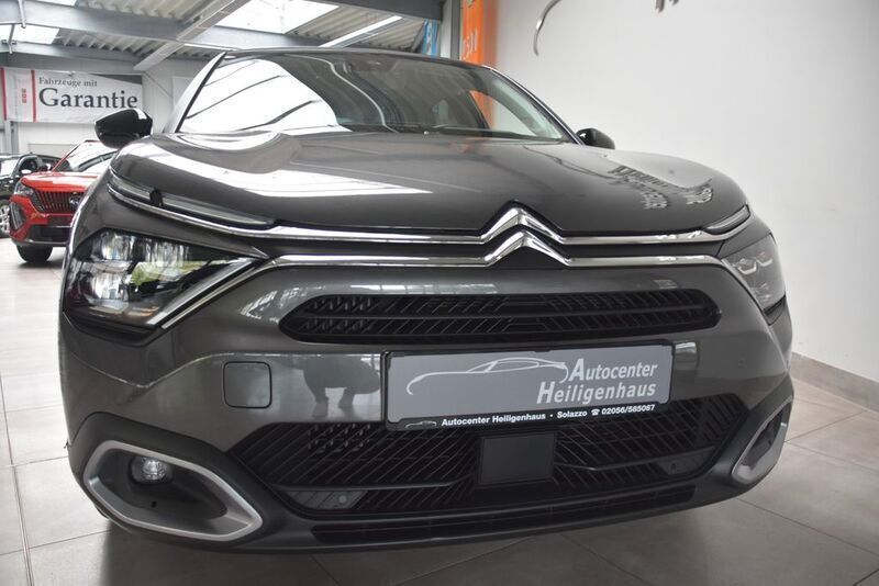 Grau Gebraucht 2024 Citroën C4 Shine SUV | 18.980 € (Fairer Preis) - Bild 1/4