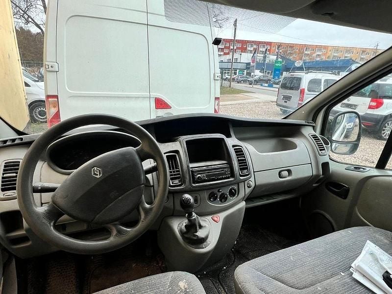 Gebraucht Renault Trafic 114 PS (83 kW) 2011 Weiß Van / Kleinbus