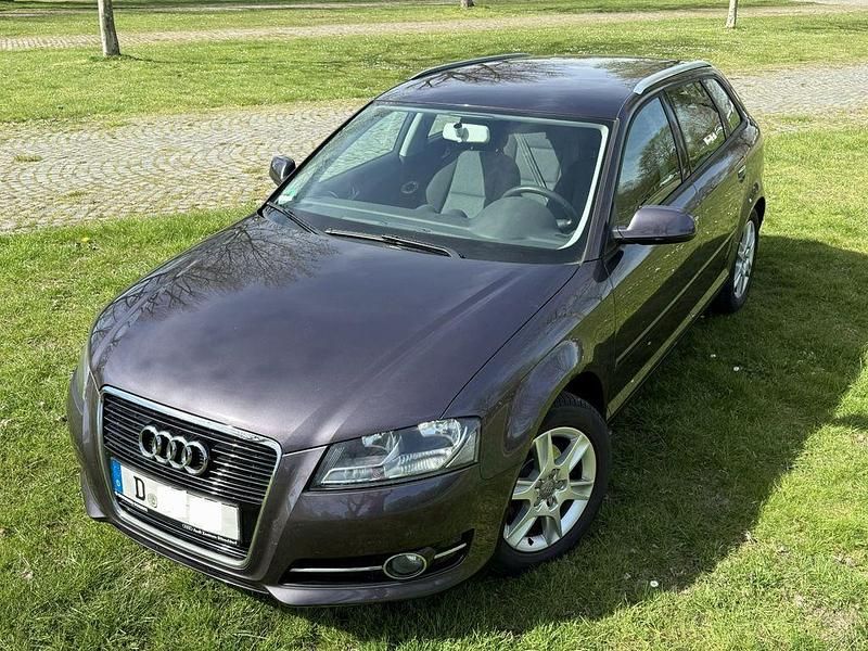 Gebraucht Audi A3 Attraction 105 PS (77 kW) 2011 Grau Kleinwagen