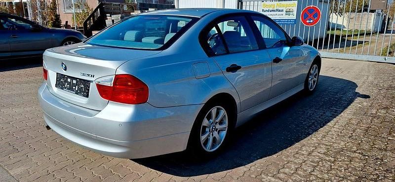 Gebraucht BMW 320 150 PS (110 kW) 2005 Silber Limousine