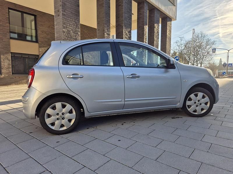 Gebraucht Nissan Micra 80 PS (58 kW) 2011 Silber Kleinwagen