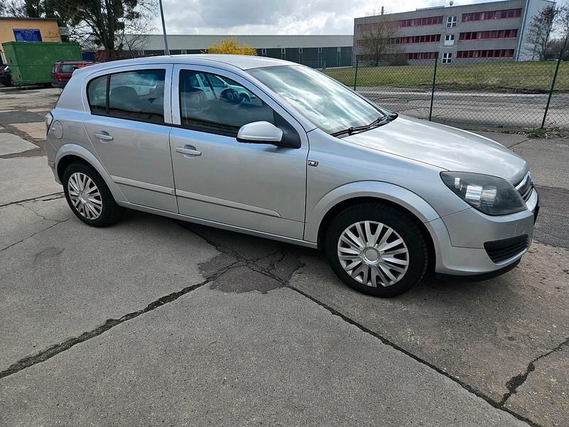 Gebraucht Opel Astra 90 PS (66 kW) 2006 Silber Limousine