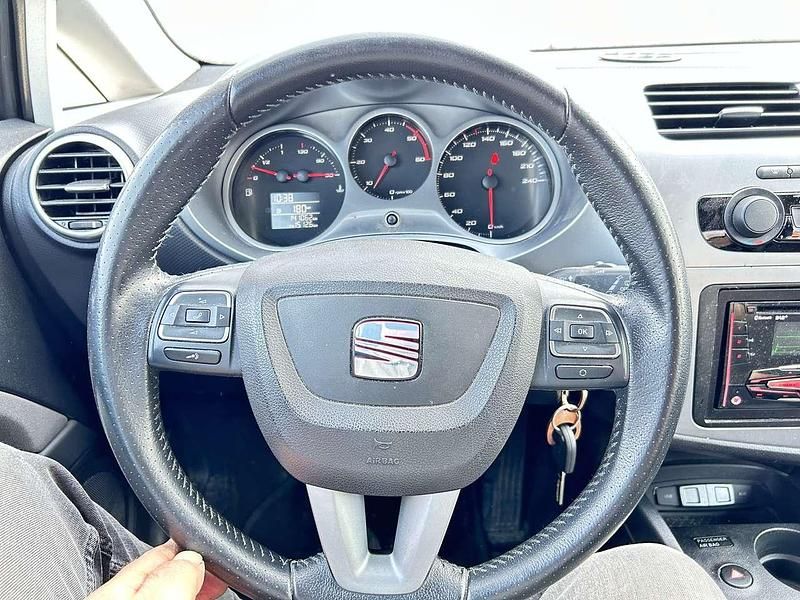 Gebraucht Seat Leon Stylance 105 PS (77 kW) 2011 "track" grau Kleinwagen