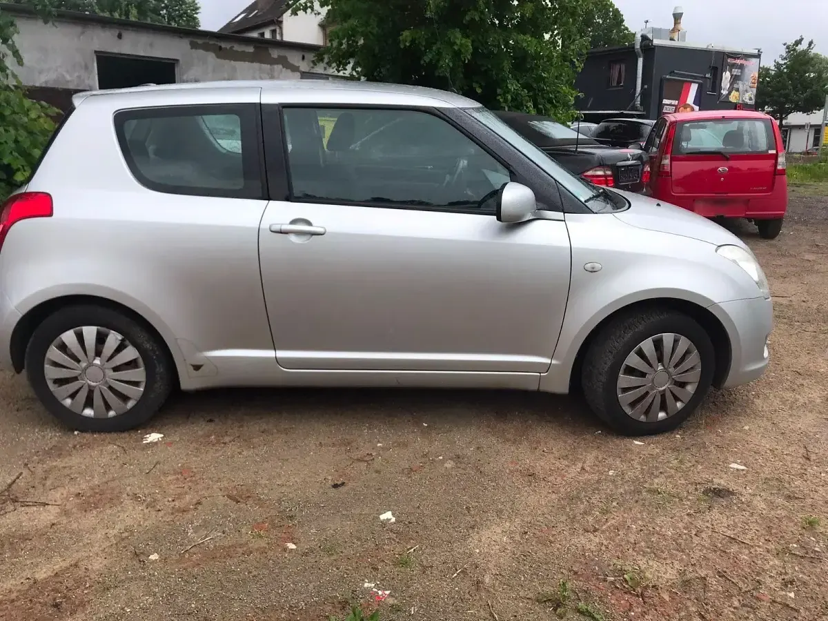 Gebraucht Suzuki Swift 94 PS (69 kW) 2010 Silber Kleinwagen