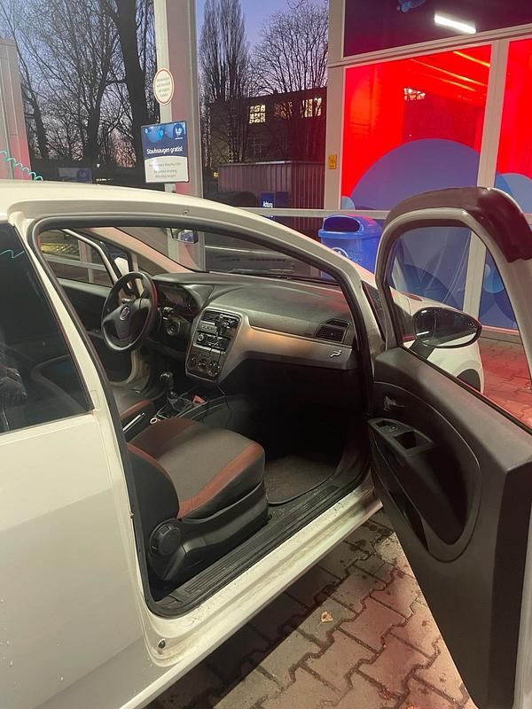 Gebraucht Fiat Punto 65 PS (47 kW) 2009 Weiß Kleinwagen