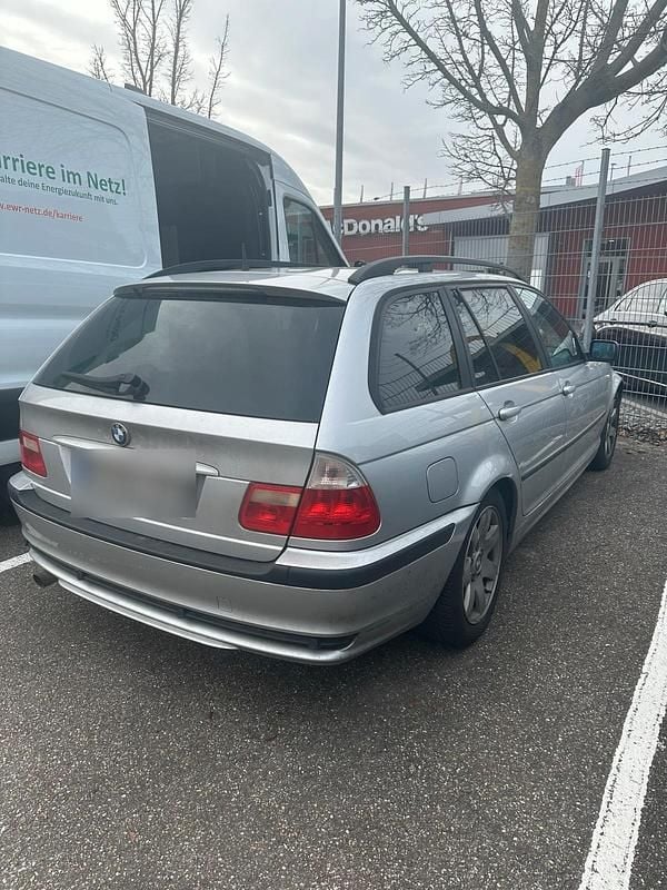 Gebraucht BMW 318 143 PS (105 kW) 2004 Silber Kombi