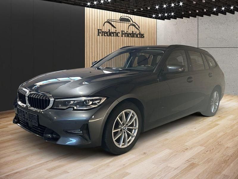 Mineralgrau Gebraucht 2021 BMW 320 Sport Line Kombi | 28.500 € (Fairer Preis) - Bild 1/4