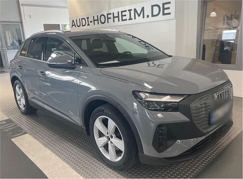 Grau Gebraucht 2022 Audi Q4 e-tron Premium SUV | 21.750 € (Guter Preis) - Bild 1/4