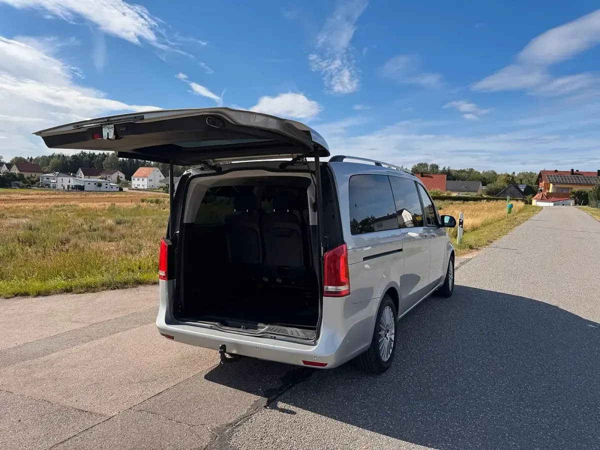 Gebraucht Mercedes V220 Edition 163 PS (119 kW) 2017 Silber Van / Kleinbus