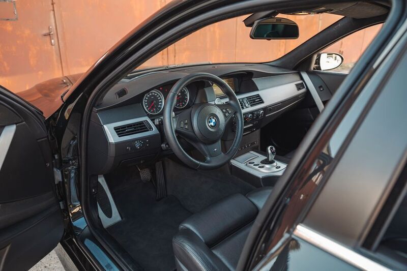 Second-hand BMW M5 507 CP (372 kW) 2006 Negru Berlinǎ