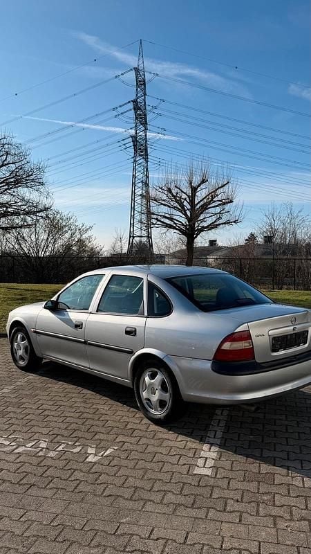 Gebraucht Opel Vectra 100 PS (73 kW) 1998 Silber Limousine