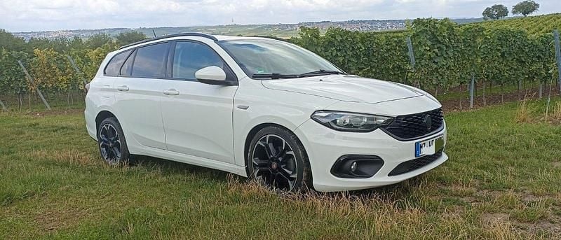 Weiß Gebraucht 2019 Fiat Tipo Lounge Kombi | 11.790 € (Guter Preis) - Bild 1/4