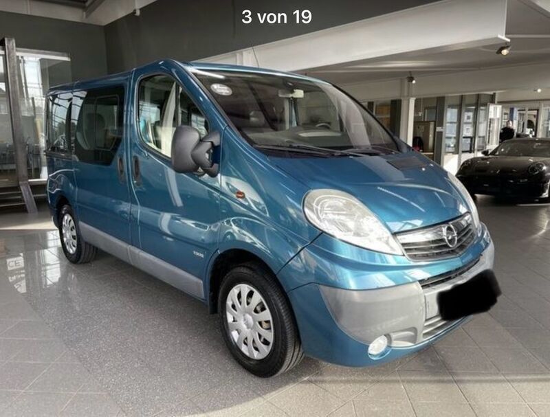 Blau Gebraucht 2011 Opel Vivaro Van | 11.499 € (Etwas zu teuer) - Bild 1/4