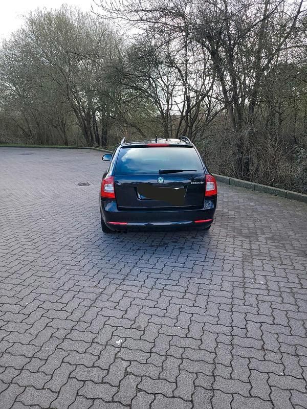 Gebraucht Skoda Octavia 122 PS (89 kW) 2012 Schwarz Kombi