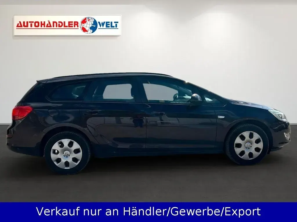 Usata Opel Astra 101 CV (74 kW) 2012 Marrone Station wagon