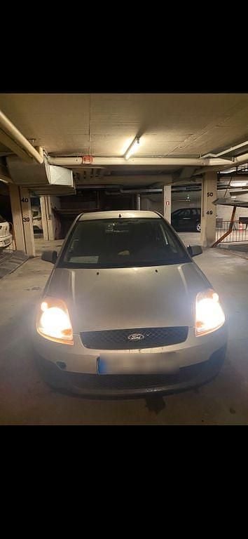 Gebraucht Ford Fiesta 101 PS (74 kW) 2006 Silber Kleinwagen