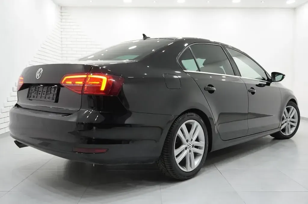 Gebraucht VW Jetta 150 PS (110 kW) 2015 Deep black perleffekt Limousine