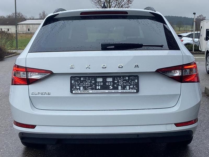 Gebraucht Skoda Superb 150 PS (110 kW) 2022 Weiß Kombi