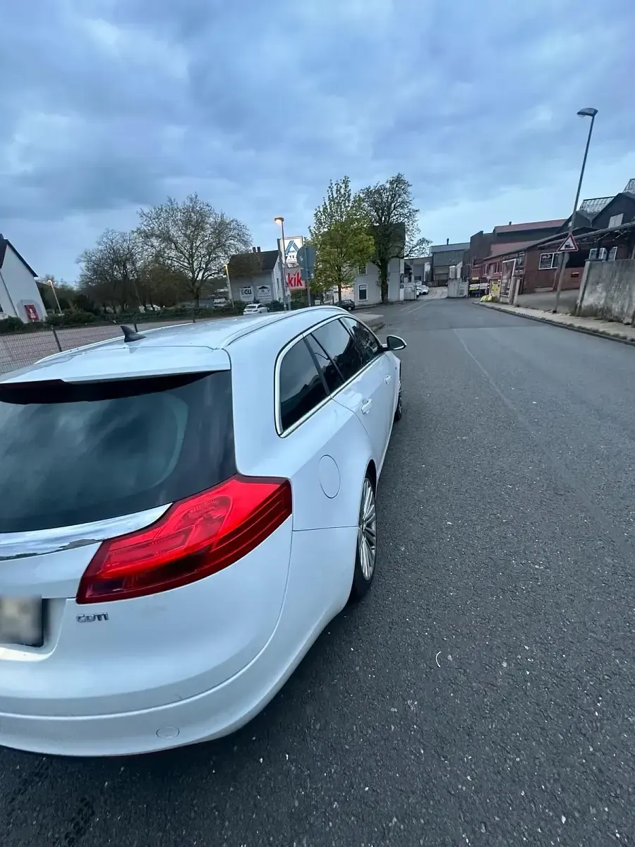 Gebraucht Opel Insignia 170 PS (125 kW) 2012 Weiß Kombi