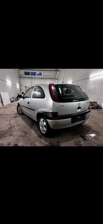 Gebraucht Opel Corsa 75 PS (55 kW) 2002 Silber Limousine