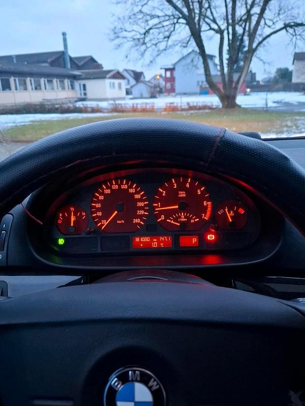 Gebraucht BMW 320 Sport Line 170 PS (125 kW) 1999 Silber Limousine