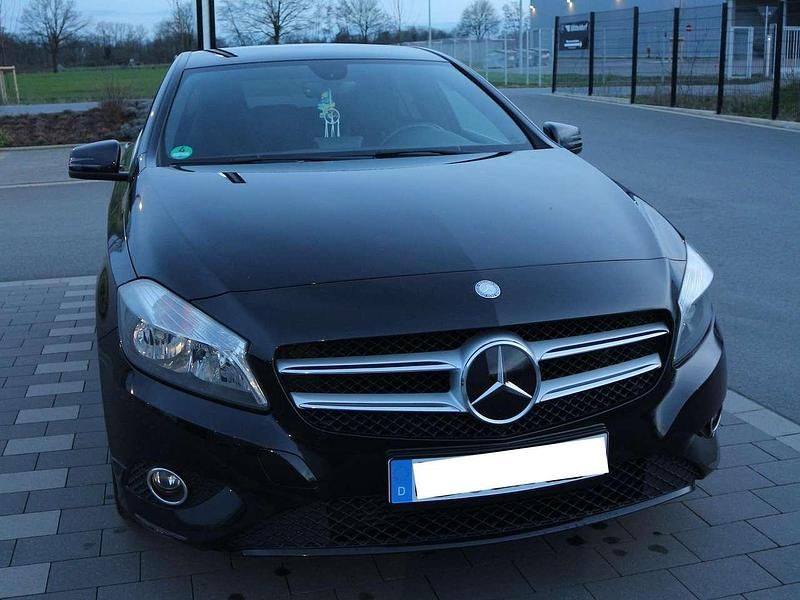 Schwarz Gebraucht 2013 Mercedes A200 Kleinwagen | 13.000 € (Etwas zu teuer) - Bild 1/4