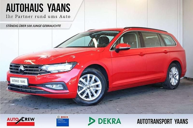 Rot Gebraucht 2023 VW Passat Business Kombi | 15.189 € (Superpreis) - Bild 1/4