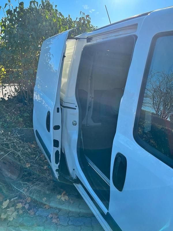 Gebraucht Fiat Doblò 95 PS (69 kW) 2019 Weiß Van / Kleinbus