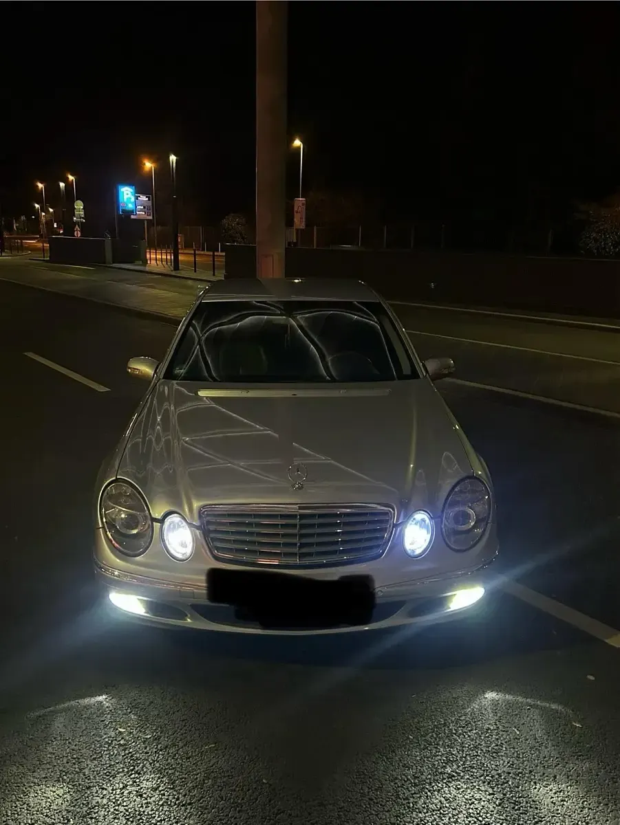 Gebraucht Mercedes E220 150 PS (110 kW) 2004 Silber Limousine