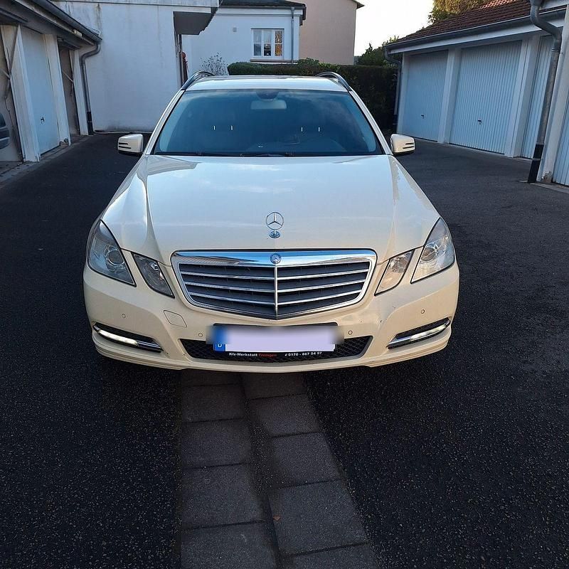 Gebraucht Mercedes E200 Elegance 136 PS (100 kW) 2011 Beige Kombi