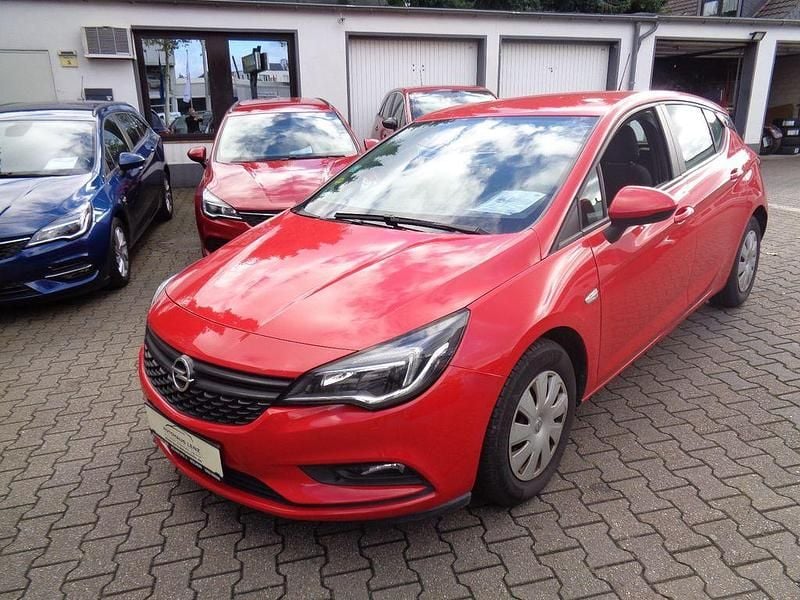 Rot Gebraucht 2016 Opel Astra Limousine | 6.950 € (Guter Preis) - Bild 1/4
