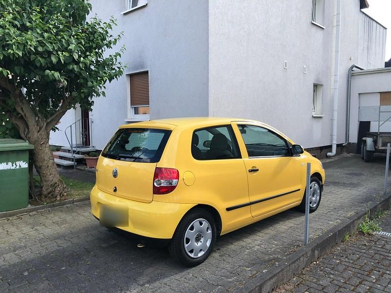 Gebraucht VW Fox 54 PS (39 kW) 2006 Gelb Kleinwagen