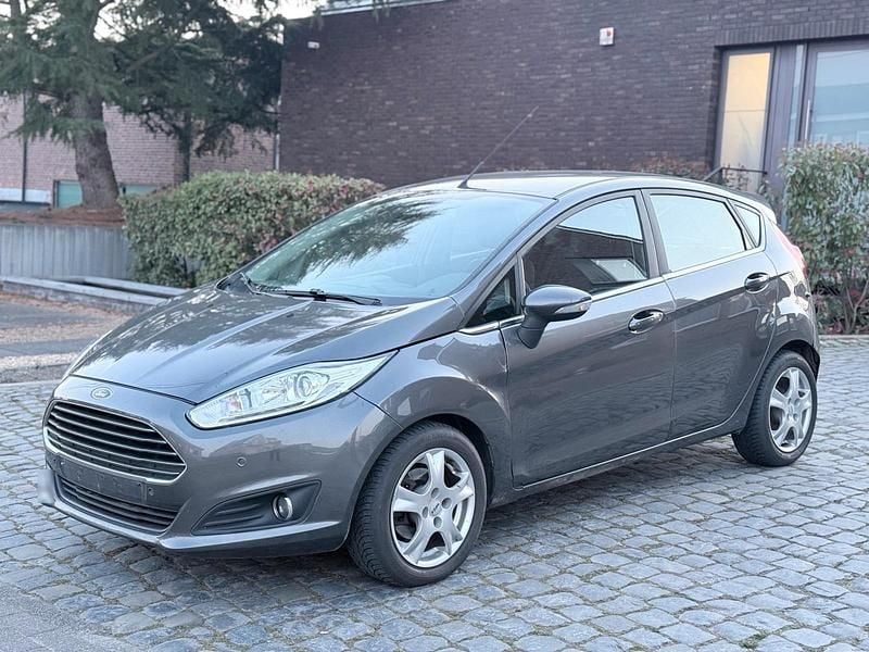 Gebraucht Ford Fiesta Titanium 95 PS (69 kW) 2016 Grau Limousine