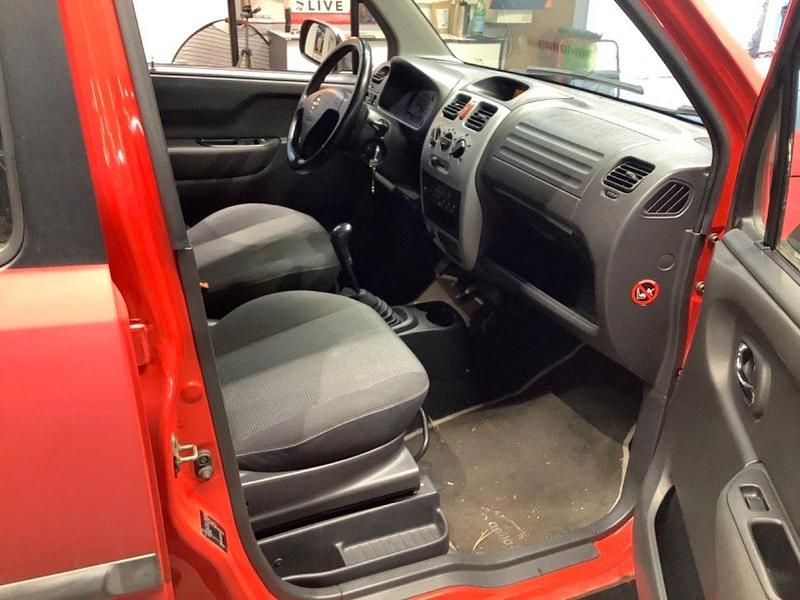 Usado Opel Agila Cosmo 60 HP (44 kW) 2004 Vermelho Monovolume