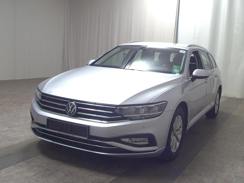 Gebraucht VW Passat Business 150 PS (110 kW) 2022 Silber Kombi