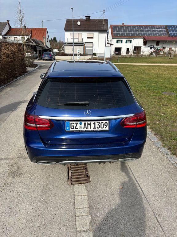 Gebraucht Mercedes C220 194 PS (142 kW) 2019 Blau Limousine