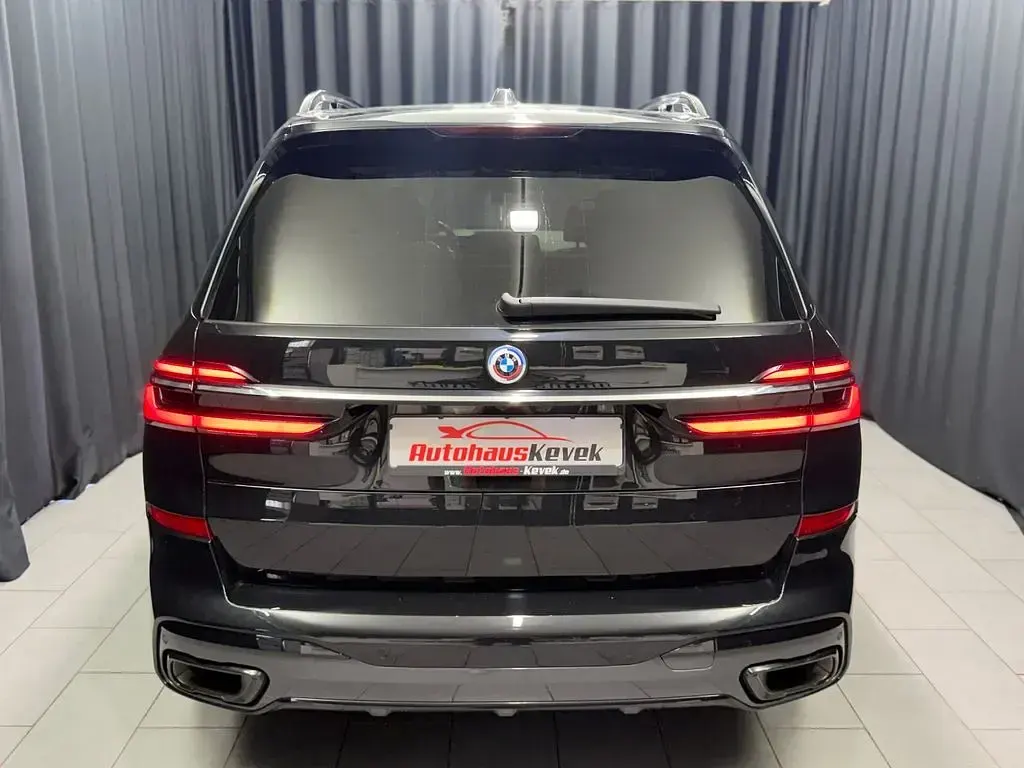 Gebraucht BMW X7 M Sport 352 PS (258 kW) 2023 Schwarz SUV