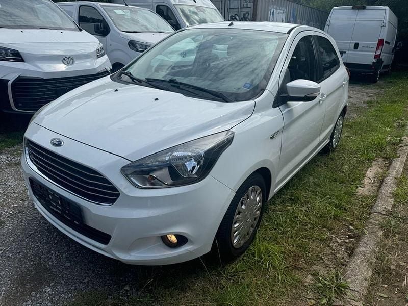 Weiß Gebraucht 2017 Ford Ka Plus Kleinwagen | 5.000 € (Guter Preis) - Bild 1/4