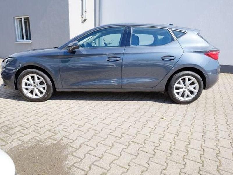 Grau Gebraucht 2024 Seat Leon Style Limousine | 19.999 € (Guter Preis) - Bild 1/4