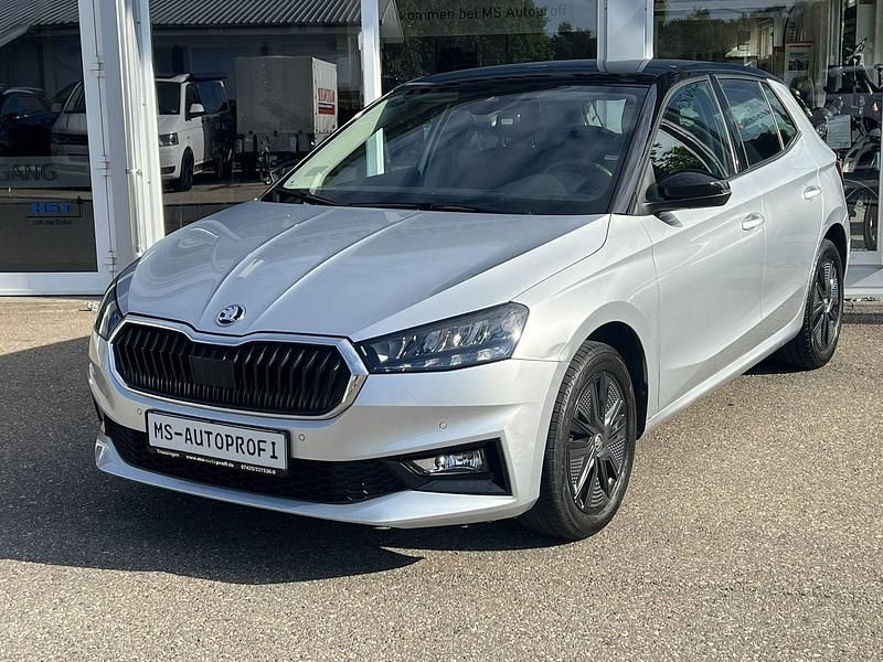 Silber Gebraucht 2024 Skoda Fabia Style Limousine | 15.989 € (Guter Preis) - Bild 1/4