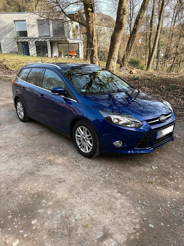 Gebraucht Ford Focus 125 PS (91 kW) 2014 Blau Kombi