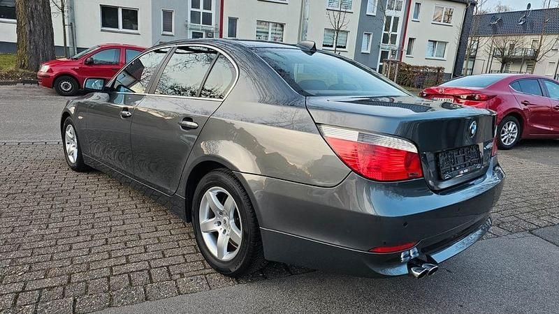 Gebraucht BMW 530 258 PS (189 kW) 2005 Titangrau ii Limousine