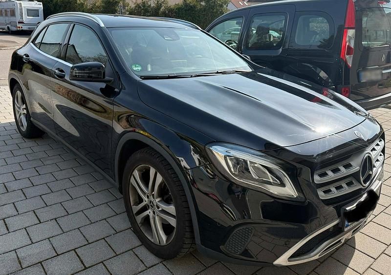 Gebraucht Mercedes GLA200 156 PS (114 kW) 2018 Schwarz SUV