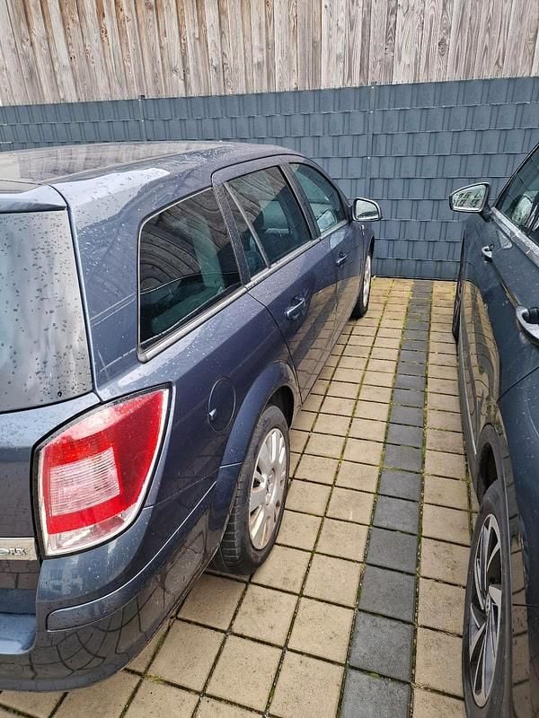 Gebraucht Opel Astra 90 PS (66 kW) 2010 Blau Kombi