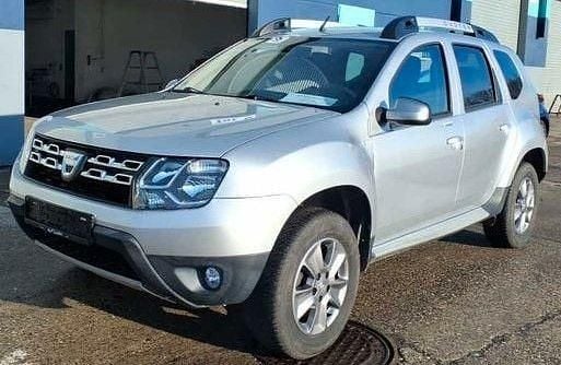 Grau Gebraucht 2016 Dacia Duster Prestige SUV | 8.400 € (Guter Preis) - Bild 1/4